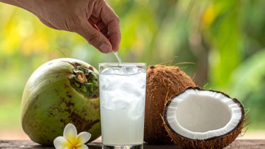 Uống nước dừa có tăng đường huyết không và những lưu ý khi sử dụng