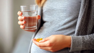 Uống thuốc cảm cúm khi mang thai tháng đầu tiên có sao không? Lưu ý dùng thuốc khi mang thai