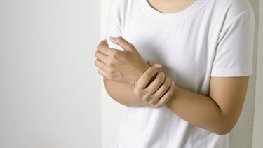 Viêm khớp không đặc hiệu là gì? Yếu tố làm tăng nguy cơ mắc bệnh