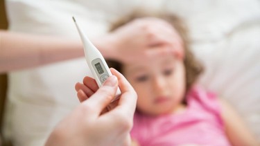 Xử trí khi trẻ sốt cao co giật đúng cách và an toàn