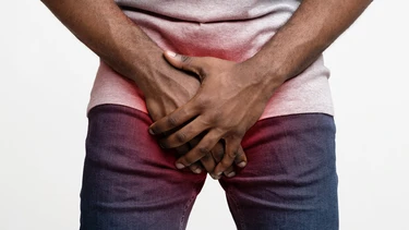 Bị đá vào tinh hoàn có sao không? Điều nam giới cần lưu ý