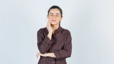 Bị đau quai hàm gần tai bên phải: Nguyên nhân, dấu hiệu và cách điều trị