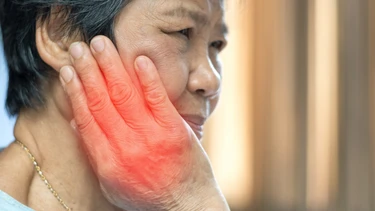 Bị quai bị có uống thuốc kháng sinh không? Giải đáp đúng để tránh dùng sai thuốc