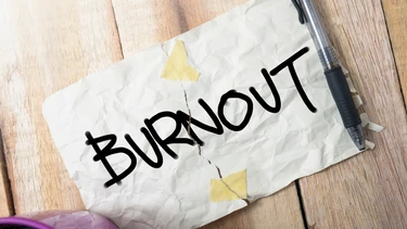 Burn out là gì? Dấu hiệu nhận biết và cách vượt qua hiệu quả