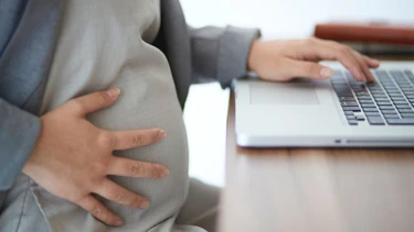 Đau bụng chuyển dạ nhưng không ra máu không vỡ ối: Phân biệt chuyển dạ thật và giả