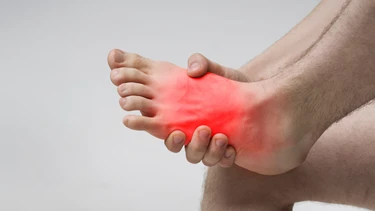 Đau mu bàn chân là dấu hiệu gì? Nguyên nhân và cách xử trí