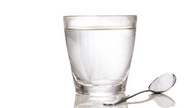 Đau răng ngậm nước muối bao lâu là đúng cách và có thực sự hiệu quả không?