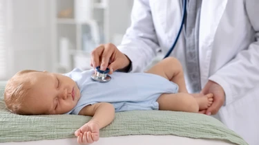 Khám tổng quát cho bé gồm những gì? Khi nào nên cho trẻ kiểm tra sức khỏe định kỳ?