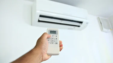 Ngủ máy lạnh bị nhức đầu: Nguyên nhân và cách khắc phục