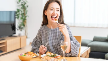 Khó thở sau khi ăn do nguyên nhân gì? Khi nào cần thăm khám?