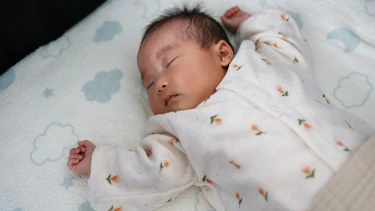 Nhu cầu hàng ngày và lịch sinh hoạt bé 2 tháng tuổi​