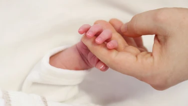 Phụ nữ bại liệt có sinh con được không? Những điều cần biết