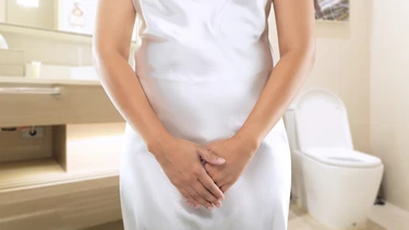 Són tiểu sau sinh là gì? Són tiểu sau sinh có chữa được không?