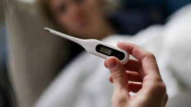 Tiêm vắc xin 5 trong 1 mũi 2 có sốt không? Những thông tin cần biết