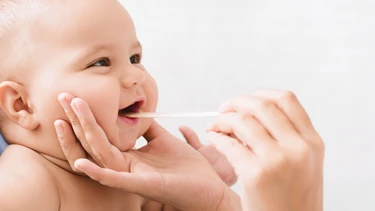 Trẻ mọc răng sớm có phải thừa canxi không? Những yếu tố thực sự ảnh hưởng