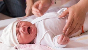 Trẻ sơ sinh bị nghẹt mũi nhưng không chảy nước mũi là dấu hiệu gì?