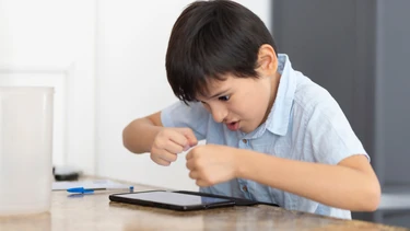 Trẻ tăng động giảm chú ý chậm nói: Nguyên nhân, dấu hiệu và cách hỗ trợ
