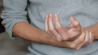 Triệu chứng bệnh bại liệt: 12 dấu hiệu nhận biết sớm