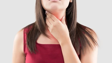 Viêm họng sốt 5 ngày có nguy hiểm không? Khi nào cần đi khám?