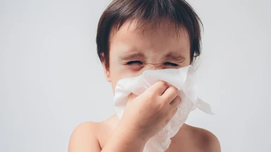 Trẻ bị sổ mũi có tiêm phòng được không? Khi nào cần hoãn tiêm phòng 