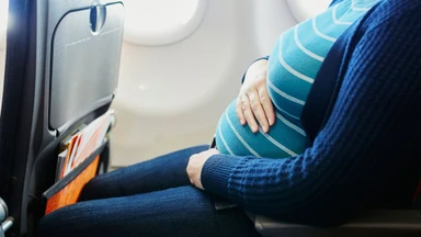 Bà bầu đi máy bay: Những điều cần biết để có chuyến đi an toàn