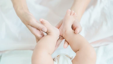 Bàn tay, bàn chân lạnh ở trẻ em do đâu?