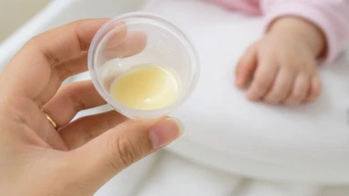Bầu 4 tháng ra sữa non có sao không? Mẹ bầu cần lưu ý gì?