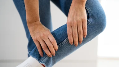 Bị buồn bực chân tay là thiếu chất gì? Cách hạn chế tình trạng buồn bực chân tay do thiếu chất
