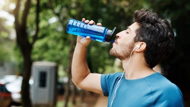 Bù nước điện giải cho người lớn: Những điều bạn nên biết