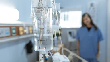 Các loại đạm truyền tĩnh mạch và những lưu ý quan trọng