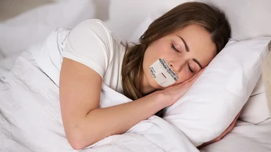 Có nên dán miệng khi ngủ không? chuyên gia cảnh báo điều gì?