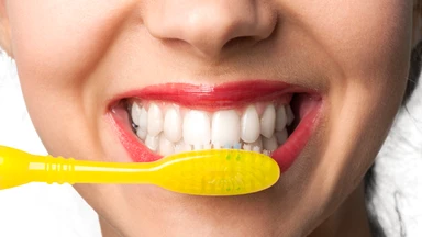 Có nên đánh răng bằng muối hàng ngày không? Một số lưu ý khi đánh răng bằng muối