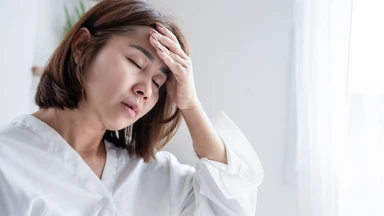 Dấu hiệu bị trúng gió là gì? Nhận biết sớm để xử trí đúng