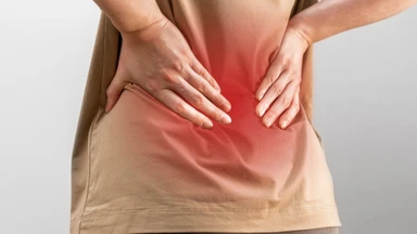 Đau lưng âm ỉ kéo dài: Khi nào cơn đau là dấu hiệu nguy hiểm?