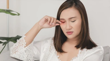 Đau mắt hột: Nguyên nhân, dấu hiệu và phương pháp điều trị