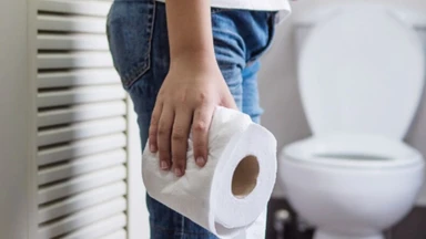 Đi cầu ra máu tươi, đau rát hậu môn​ cảnh báo bệnh gì?