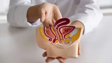 Dịch túi cùng là gì? Nguyên nhân và những điều cần biết