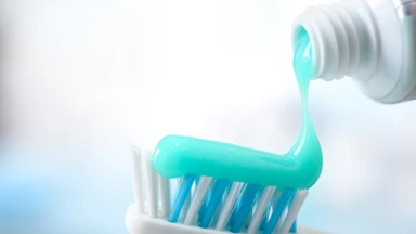fluoride_la_gi_vai_tro_cua_fluoride_doi_voi_rang_va_suc_khoe_4_b1ee6600dd