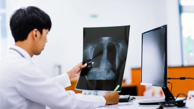 Lao màng phổi và lao phổi: Cách phân biệt và nhận biết sớm triệu chứng