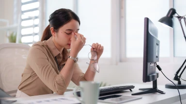 Một số dấu hiệu đeo kính lệch tâm cần lưu ý