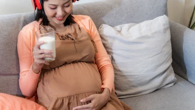 Nghe nhạc cho thai nhi: Lợi ích và những điều mẹ bầu cần lưu ý