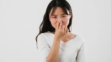Rong kinh có mùi hôi nguy hiểm không? Nguyên nhân và cách khắc phục
