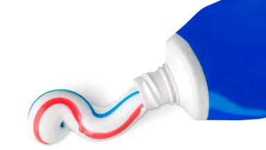 Tác hại của việc bôi kem đánh răng lên mặt và những điều cần tránh