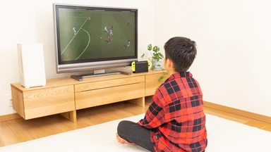 Tác hại của xem tivi đối với trẻ em và cách khắc phục