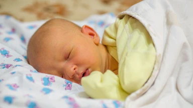 Tại sao mẹ nhóm máu O sinh con bị vàng da? Cách xử trí và phòng ngừa