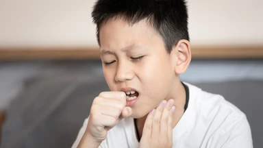 Tại sao trẻ ho kéo dài uống thuốc không khỏi? Cách xử lý cha mẹ cần biết