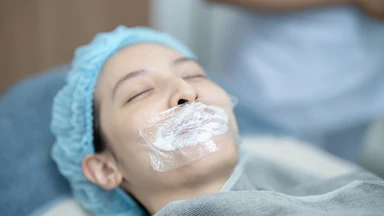 Thuốc ủ tê có ảnh hưởng đến sữa mẹ không? Mẹ sau sinh cần lưu ý gì?