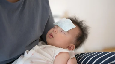 Tiêm 6 trong 1 và bại liệt có sốt không? Cách chăm sóc trẻ tại nhà