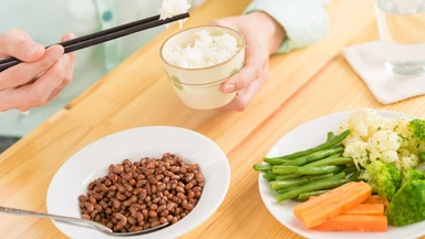 Tối ăn cơm có mập không? Điều gì quyết định việc tăng cân khi ăn vào buổi tối?