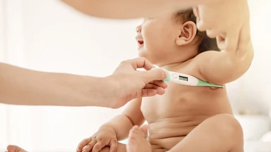 Trẻ bị hạ thân nhiệt: Nguyên nhân và cách xử trí